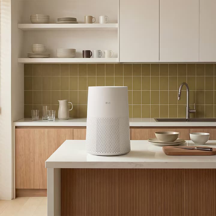 LG PuriCare™ AeroMini lifestyle 1